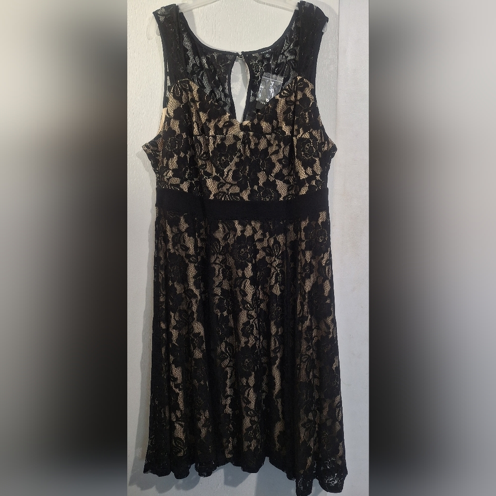 torrid Black Lace Midi Dress - Picture 2 of 2